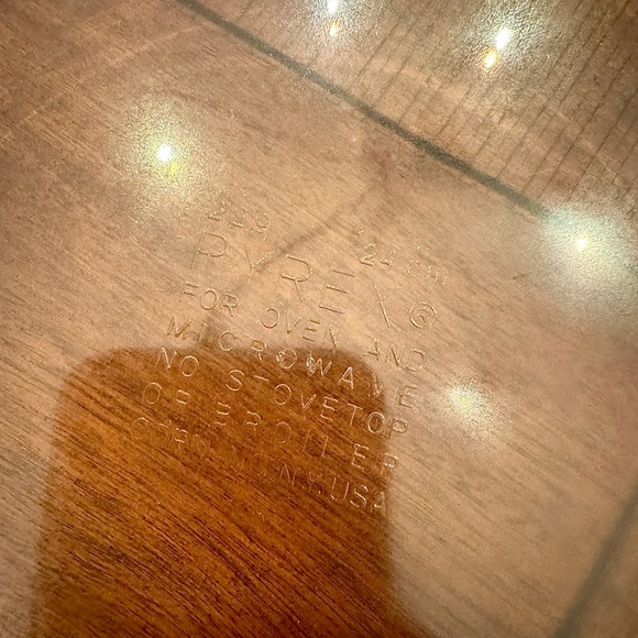 Vintage Pyrex Cranberry 9.5" Fluted Pie Plate # 229 Scalloped Edge‎ with Handles - Picture 5 of 5